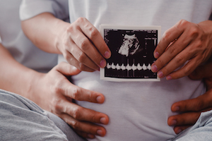 Couple with ultrasound photo